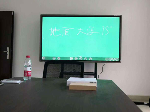 如何使用多媒體教學(xué)觸摸一體機？